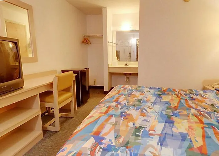 Motel Americas Value And 2*